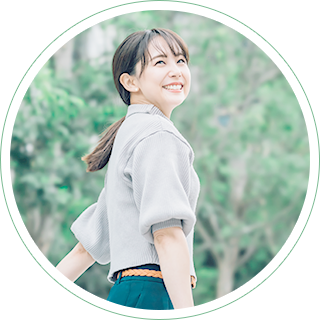 後ろ姿の女性